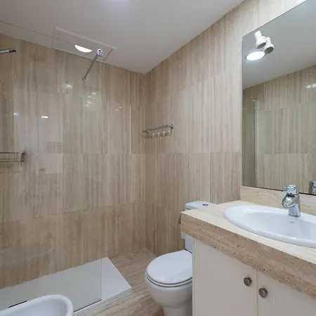 The House In Has 2 Bedrooms Casa vacanze *